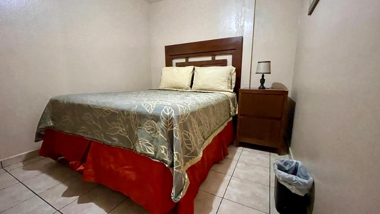 Del Bosque Tj Inn Tijuana Esterno foto